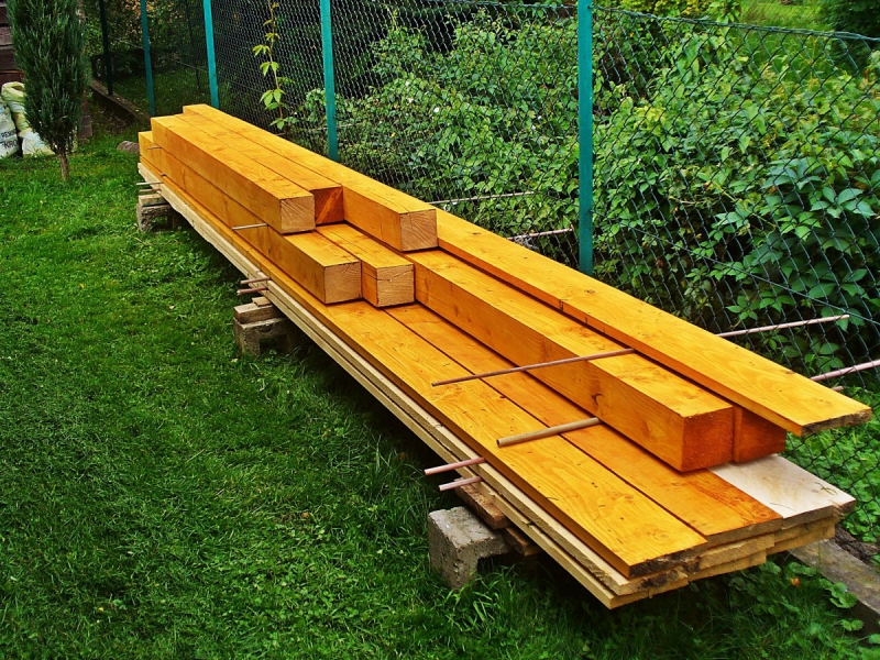 menuisier-TOUET SUR VAR-min_boards_the_rafters_joinery_tree_painting_wood_colored_paint-871508